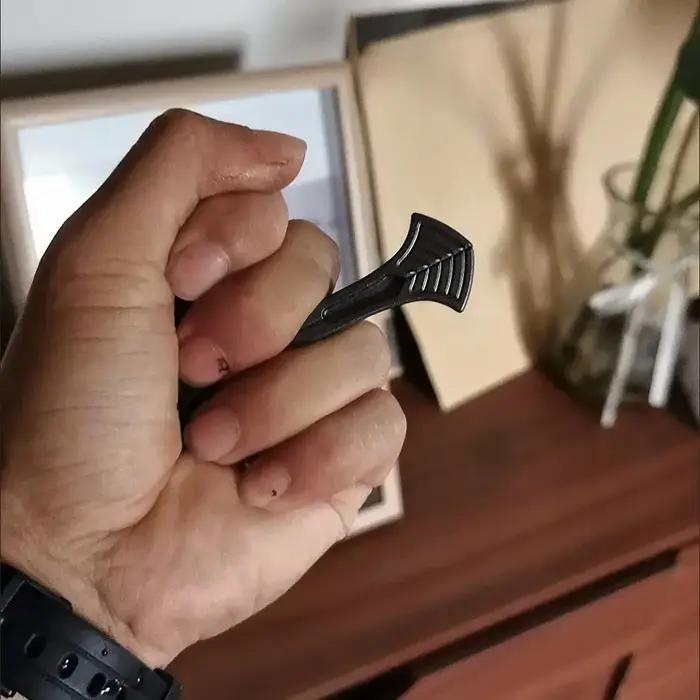 Gadget de défense personnelle en alliage de zinc robuste pour homme et femme, outil EDC multifonctionnel pour sécurité quotidienne et voyages
