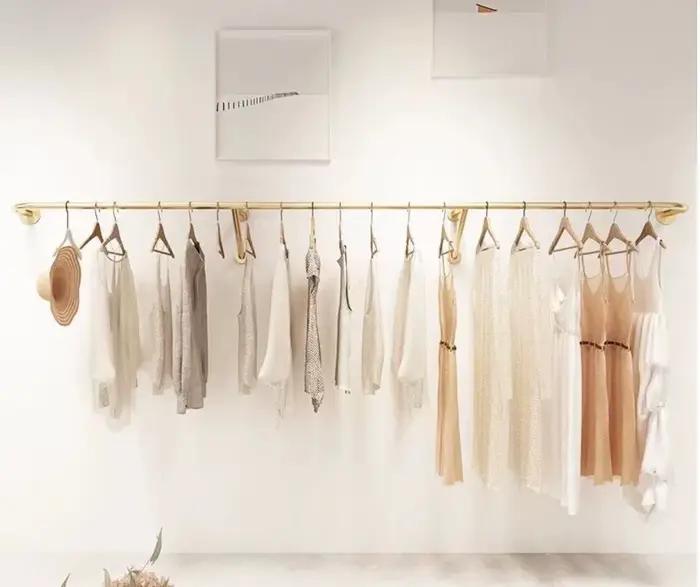 Présentoir de magasin de vêtements suspendu au mur