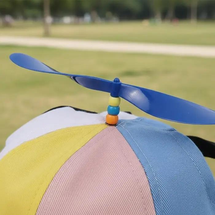 Casquette hélicoptère arc-en-ciel pour chien avec hélice rotative et sangle réglable pour sorties et fêtes occasions spéciales
