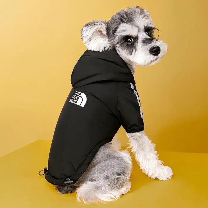 Doudoune imperméable pour chien à capuche à deux jambes réfléchissante épaisse et chaude pour petits moyens et grands chiens pour les promenades hivernales et les excursions enneigées