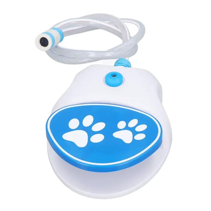 Distributeur d'eau pour chien activé étape sur pied avec tuyau