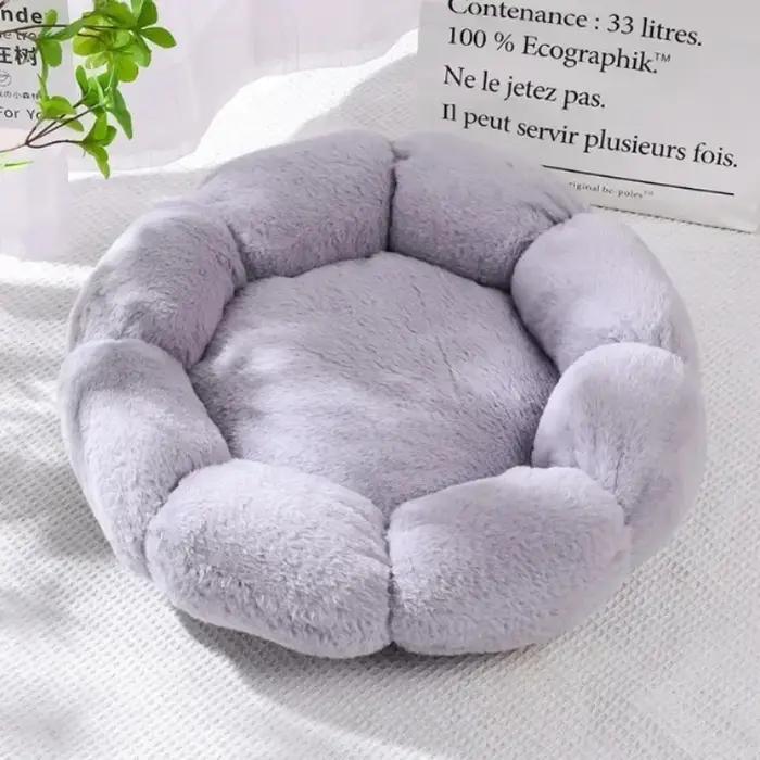 Lit pour animaux de compagnie confortable en forme de fleur unique pour une utilisation intérieure et extérieure