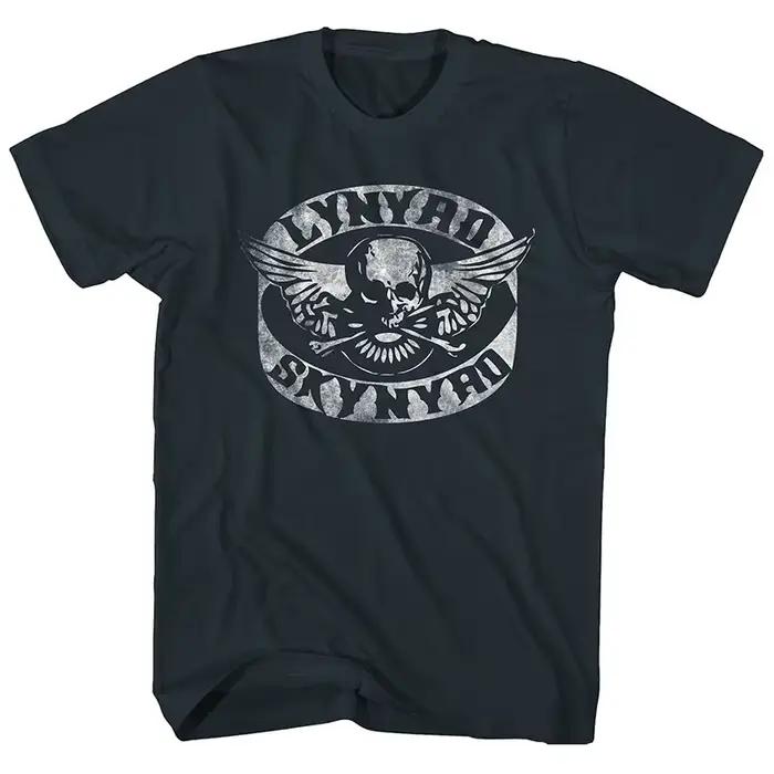 Lynyrd Skynyrd, une groupe de rock sudiste aux États-Unis, est une marque de t-shirts décontractés d
