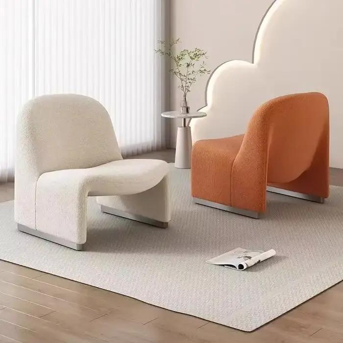 Chaise de salon simple élégante en cuir avec couverture en tissu flanelle pour un confort maximal, pour usage à domicile, occasions spéciales et cadeaux de qualité