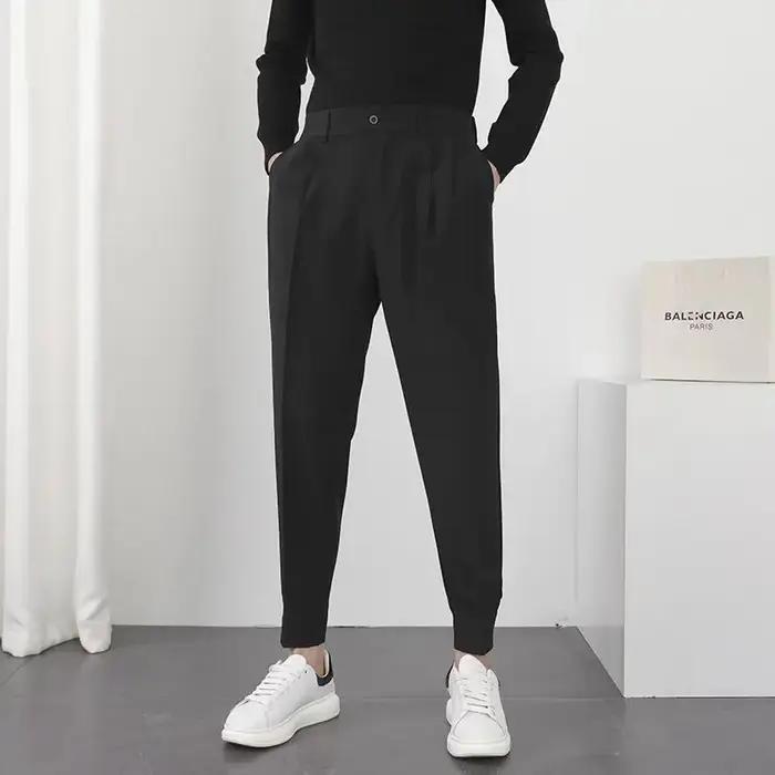 Pantalon homme style coréen slim élastiqué pieds réduits pour tenue streetwear élégante