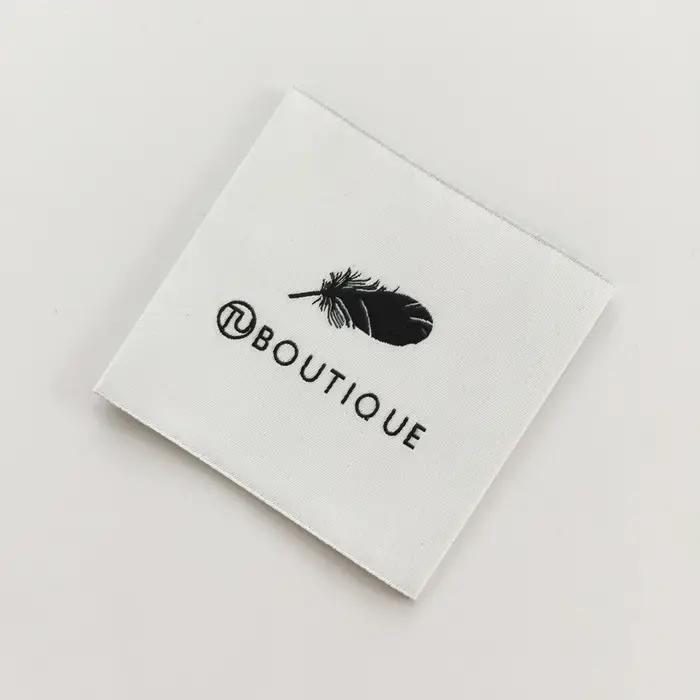 Étiquette tissée personnalisée pour vêtements de haute qualité