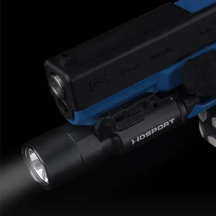 Lampe de poche tactique Surefir SF X300A. Lumière de reconnaissance par pistolet.
