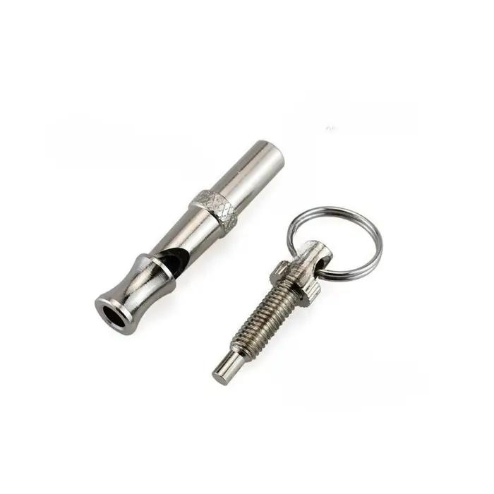 Le sifflet ultrasonique pour chien produit un son à haute fréquence pour la formation professionnelle des chiens