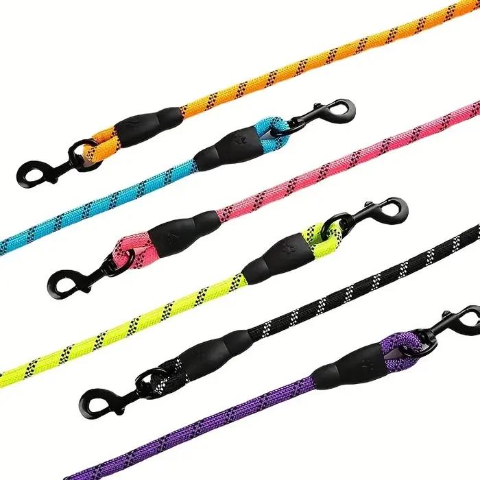 Laisse réfléchissante pour chien avec poignée rembourrée confortable double corde de traction robuste pour promenades nocturnes sécurité visibilité toutes saisons