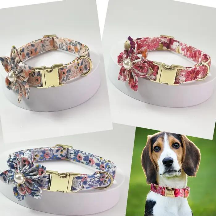 Collier personnalisable en coton avec motif floral et boucle dorée pour chiens et chats de toutes tailles et saisons