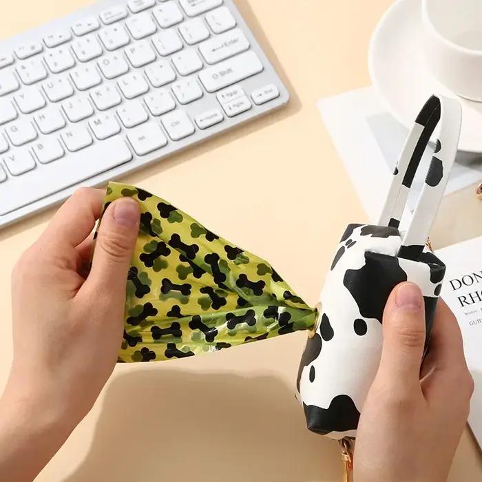 Distributeur de sacs de merde de chien motif léopard