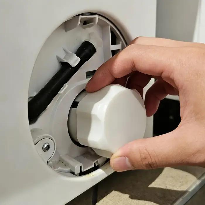 Entonnoir de vidange pour machine à laver, utilisé pour nettoyer le bac de récupération des résidus du filtre anti-peluches, empêchant les fuites d'eau dans la buanderie.