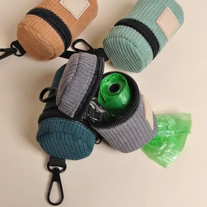 Distributeur de sacs à déjections canines portable d'extérieur en velours côtelé tendance avec crochet pour la promenade
