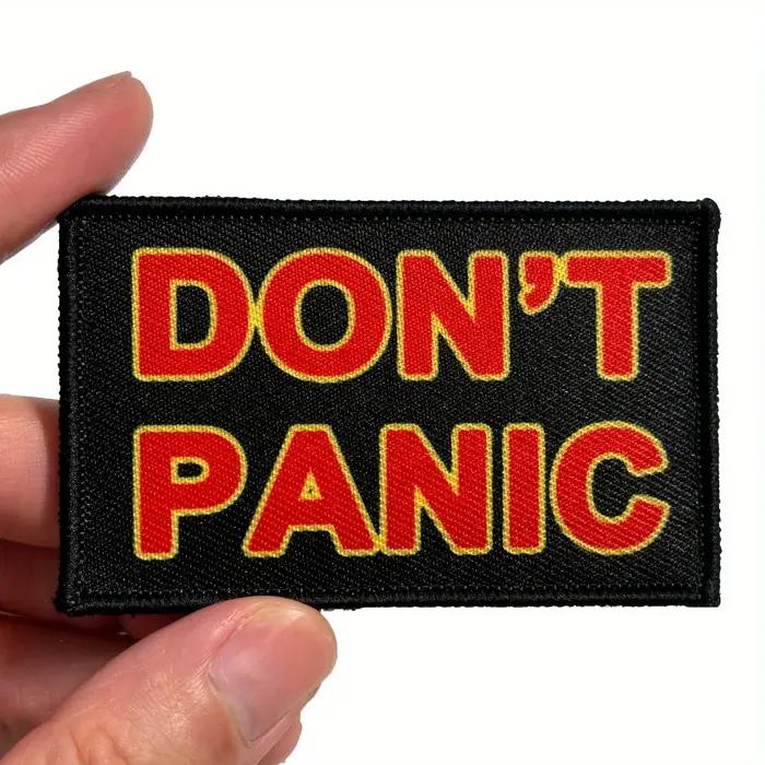 Patch NON'T PANIC en tissu rouge avec support crochet et boucle pour personnalisation vêtements et accessoires occassions spéciales