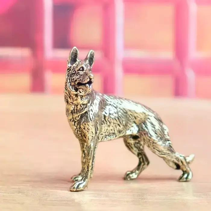 Figurines miniatures de chien porte-bonheur en cuivre vintage ornements de bureau pour animaux de compagnie pour la maison et le bureau occassions spéciales装饰描述以中文结束,前面部分保持不变。