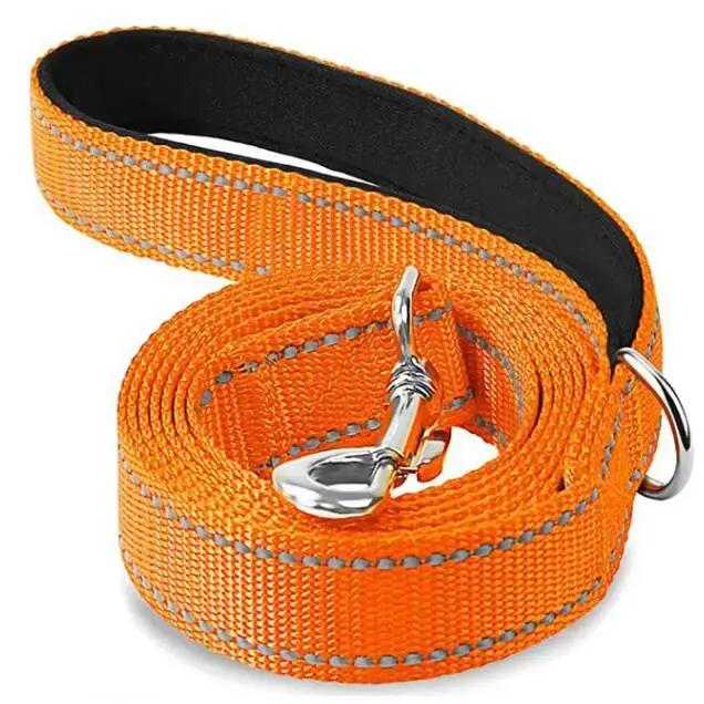 Laisse mains libres pour chien avec poignée rembourrée pour promenades et entraînement de petite à moyenne taille多种颜色和尺寸可供选择的宠物狗牵引绳自由手柄散步训练用