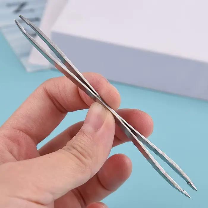 Ensemble d'outils d'élimination des tiques pour chiens avec pincettes professionnelles résistantes à l'eau et faciles à utiliser pour maintenir la santé de votre animal de compagnie