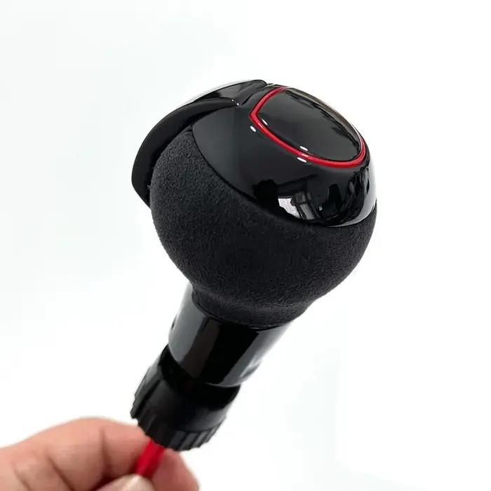 1 pièces en cuir avec trou avec cadre rouge modèle S logo pommeau de levier de vitesse boule avec couvercle anti-poussiè