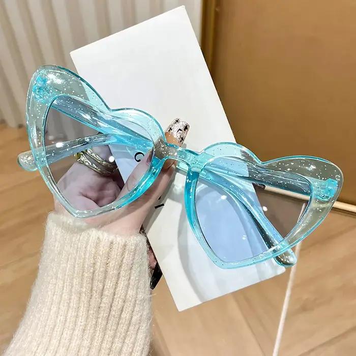 Lunettes de soleil vintage rétro Instagram en forme de cœur transparentes roses brillantes pour filles plage fête d'anniversaire à la mode nouveau look