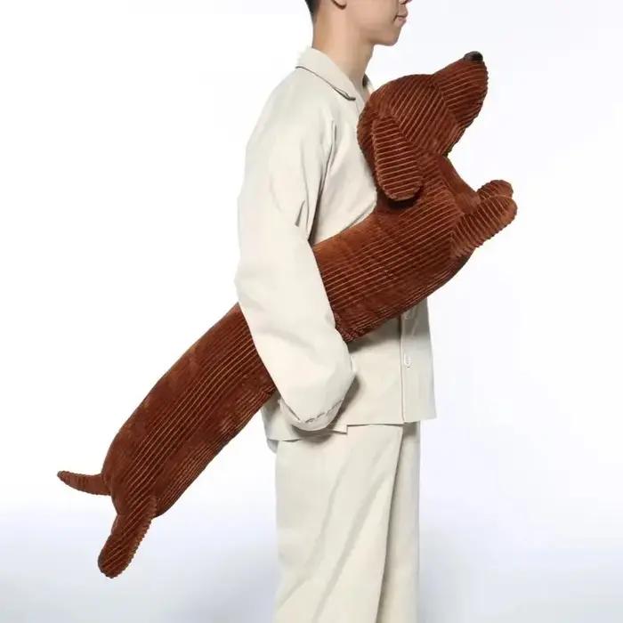 Oreiller en peluche chien teckel