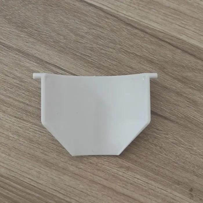 Entonnoir de vidange pour machine à laver, utilisé pour nettoyer le bac de récupération des résidus du filtre anti-peluches, empêchant les fuites d'eau dans la buanderie.