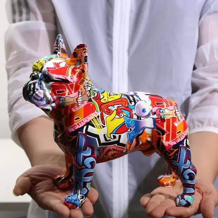 Statue de bouledogue français coloré et créatif