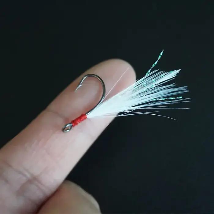 OUTKIT 10 pièces crochet simple de pêche en acier à haute teneur en carbone avec plume carpe crochet