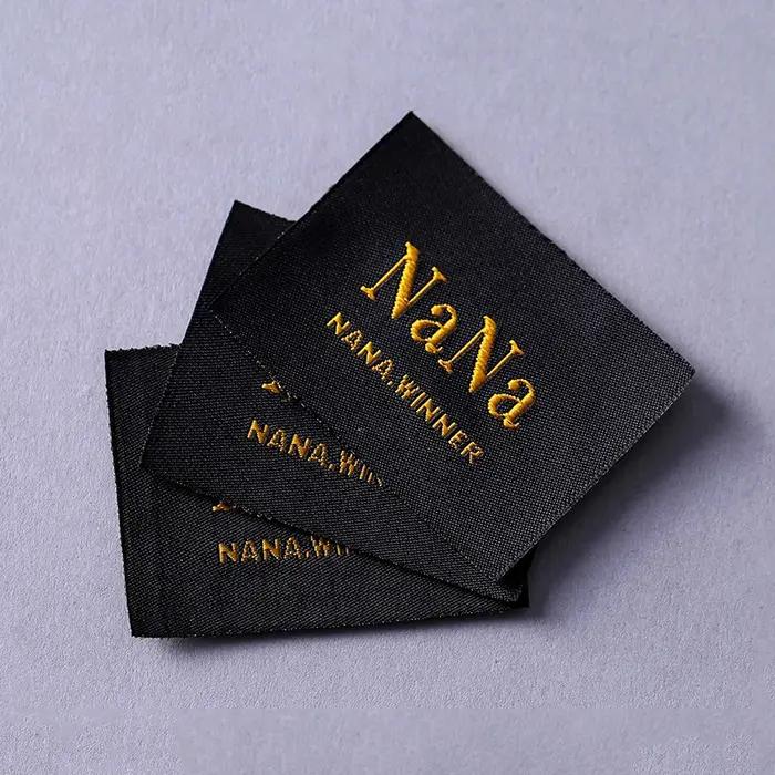 Étiquette tissée personnalisée de haute qualité pour vêtements