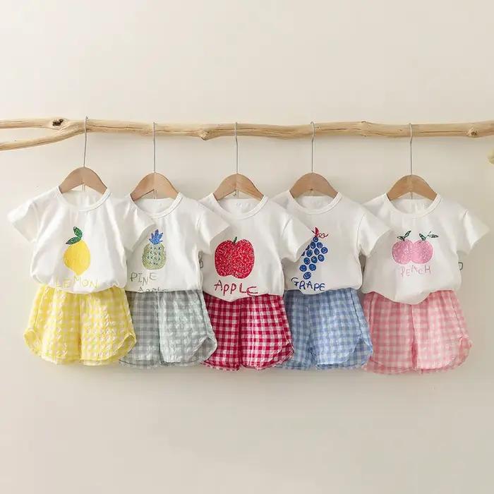 Ensemble 2 pièces pour enfants, haut à manches courtes et col rond + Short à carreaux, fruits, citro