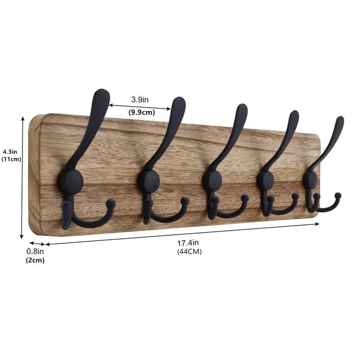 Porte-manteau mural rustique en bois brun pour entrée chaleureuse et bien organisée offerte pour occasions spéciales
