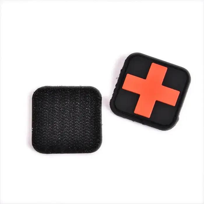 Emblème de croix rouge 3D PVC, Patch tactique, crochet, accessoires de support pour sac à dos extérieur, Badge médical en caoutchouc, équipement de sauvetage, vente en gros