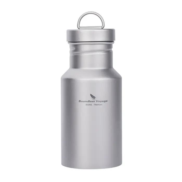 Bouteille d'eau en titane Voyage sans limites avec couvercle