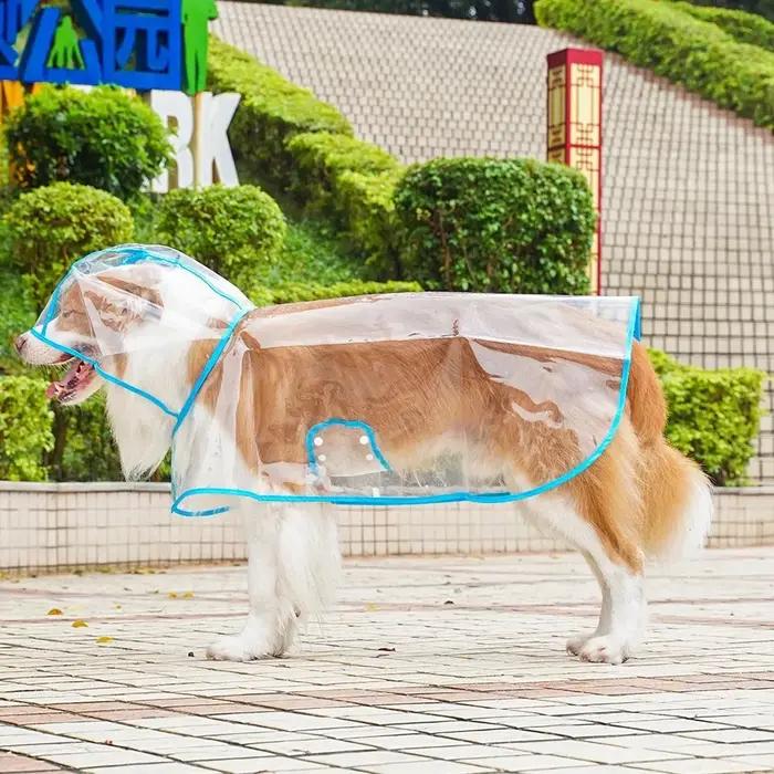 Chiens saute, imperméable transparent avec chapeau