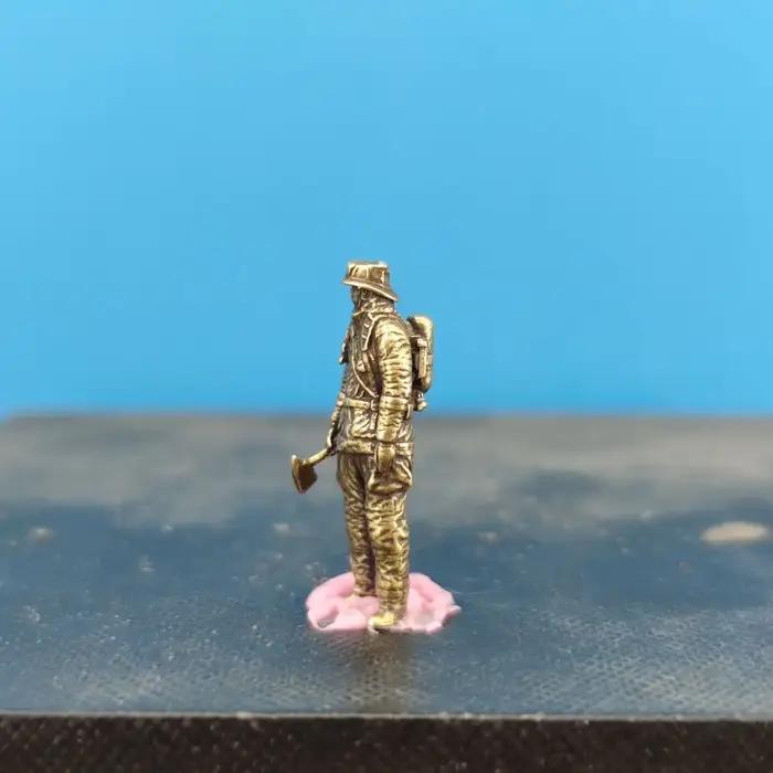 Figurines d'action des forces spéciales de pompier en laiton