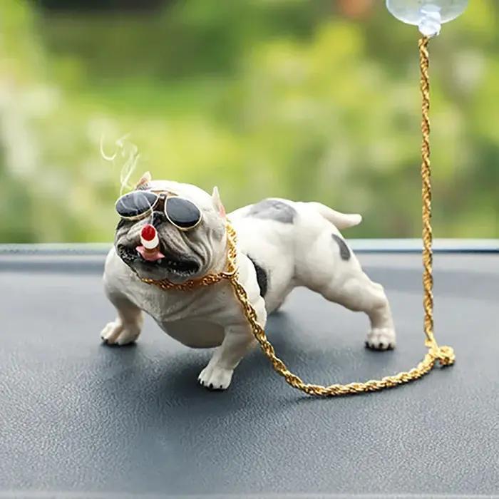 Ornements de voiture Simulation Bully chien poupée personnalité mode Cool Automobile tableau de bord