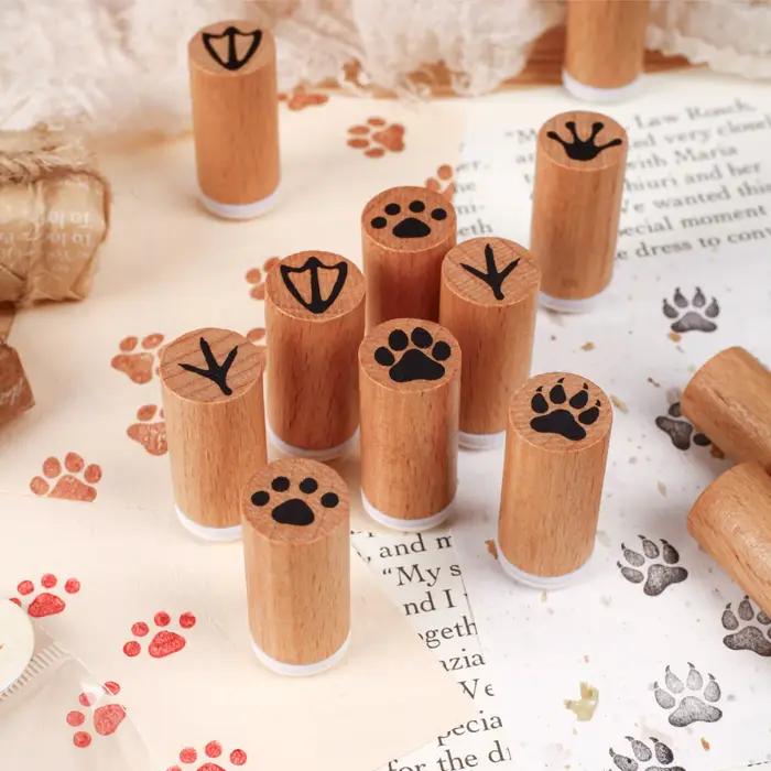 Timbre imprimé patte de chat