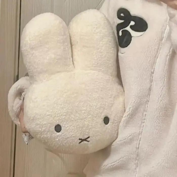 Miffy – poupée en peluche yeux noirs, jouet mignon, oreiller de lit Kawaii, doux et confortable, cou