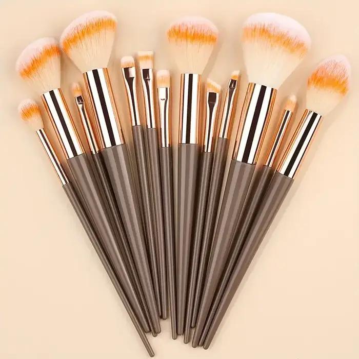 Ensemble de pinceaux de maquillage pour femme avec 13 pièces pour contour, blush, correcteur, poudre et plus occassions spéciales et quotidiennes