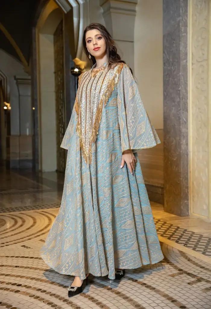 Abaya musulman de luxe de Style dubaï, vert clair avec des embellissements de paillettes dorées et b