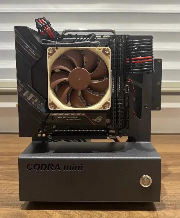 Châssis ITX CODRA ouvert champêtre design moderne pour bureau serveur gamer professionnel élégance technologie