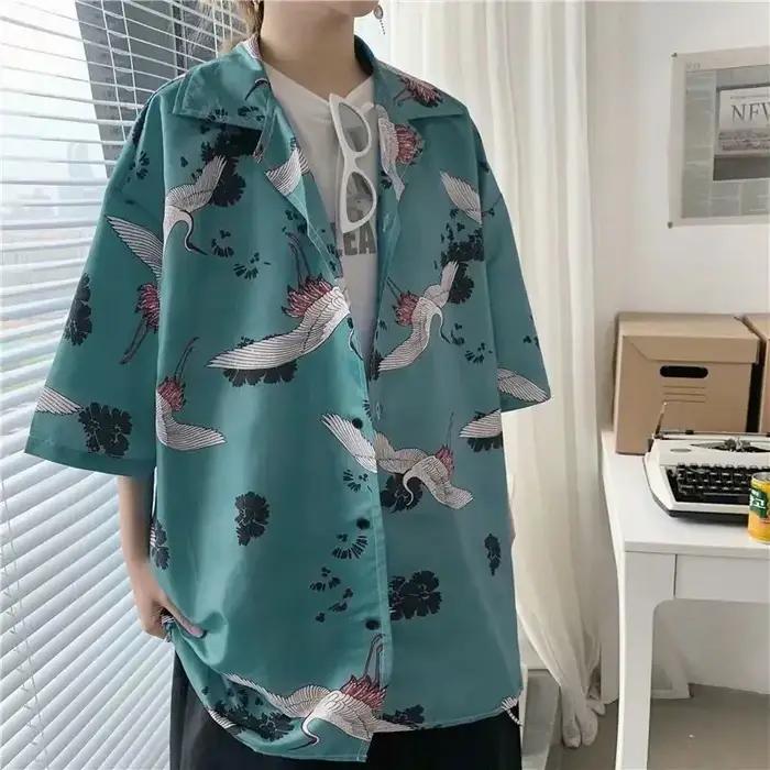 Chemises imprimées décontractées à revers pour hommes style punk nouvelle collection été coupe oversize style jeune chemises anglaises
