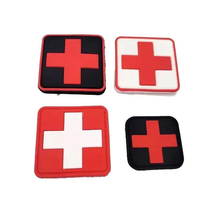 Emblème de croix rouge 3D PVC, Patch tactique, crochet, accessoires de support pour sac à dos extérieur, Badge médical en caoutchouc, équipement de sauvetage, vente en gros