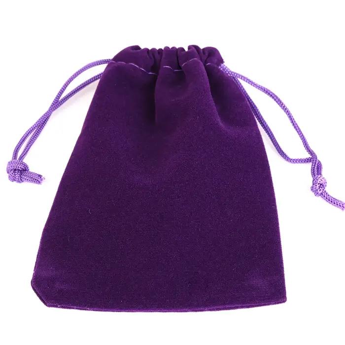 Sac cadeau en velours avec bord de couleur dorée