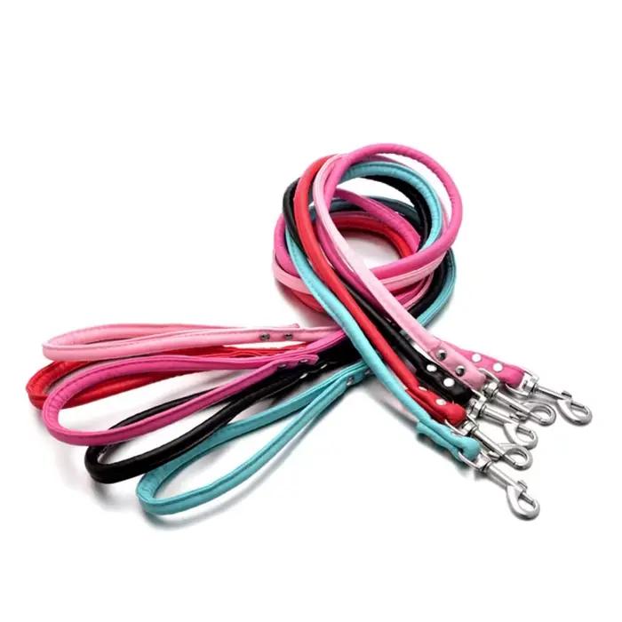 Laisse en cuir PU pour chiens sans enchevêtrement confortable pour chiots et promenades en ville