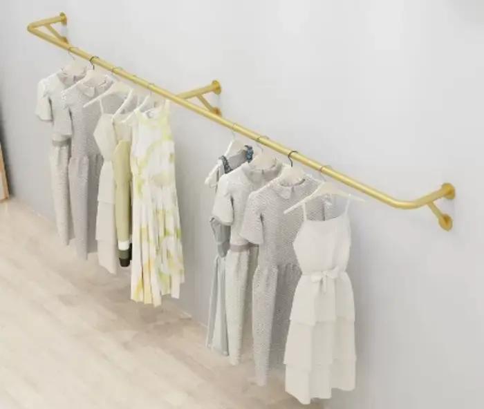 Présentoir de magasin de vêtements suspendu au mur