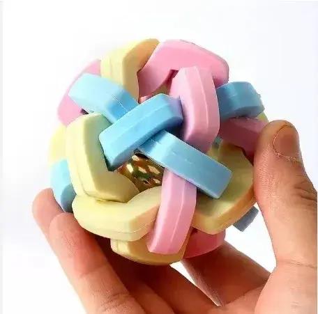 Jouet sonore en forme de macaron pour chiens et chats occasionnellement ludique et éducatif