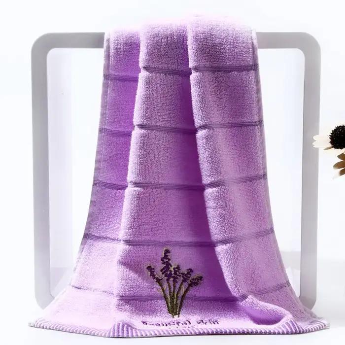 Serviette de bain brodée en coton de haute qualité