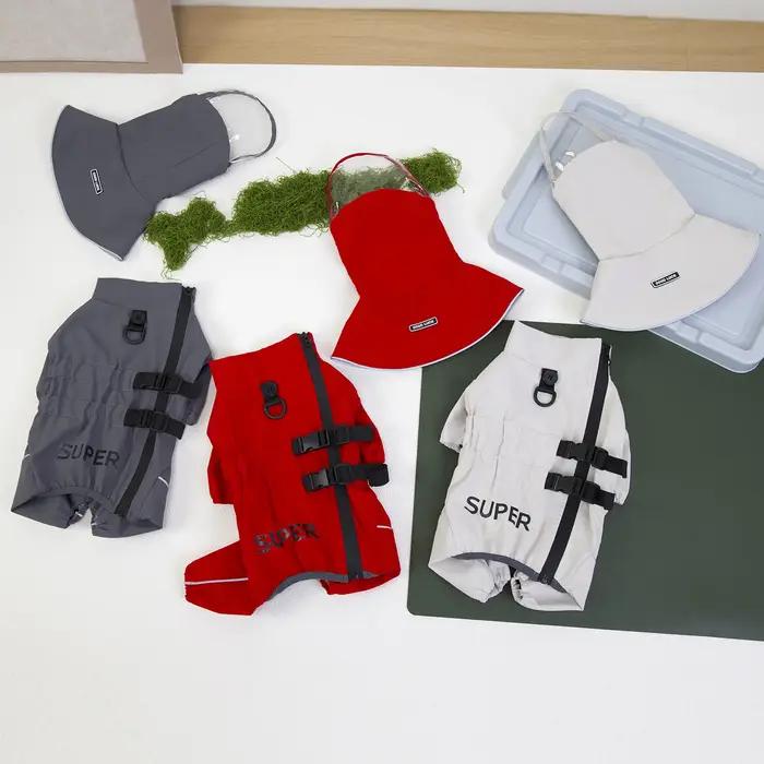Combinaison de Pluie pour Chien Imperméable et Amovible en Polyester avec Motifs Cartoon pour Promenades Hivernales et Vacances Extérieures ```