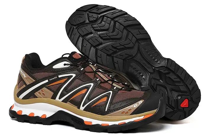 Chaussures de trail running imperméables Salomon XA QUEST Pro 3D pour homme beige blanc randonnée trekking course de montagne trail running activités plein air