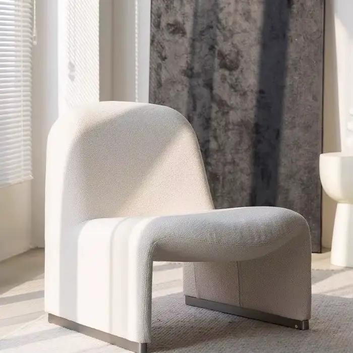 Chaise de salon simple élégante en cuir avec couverture en tissu flanelle pour un confort maximal, pour usage à domicile, occasions spéciales et cadeaux de qualité